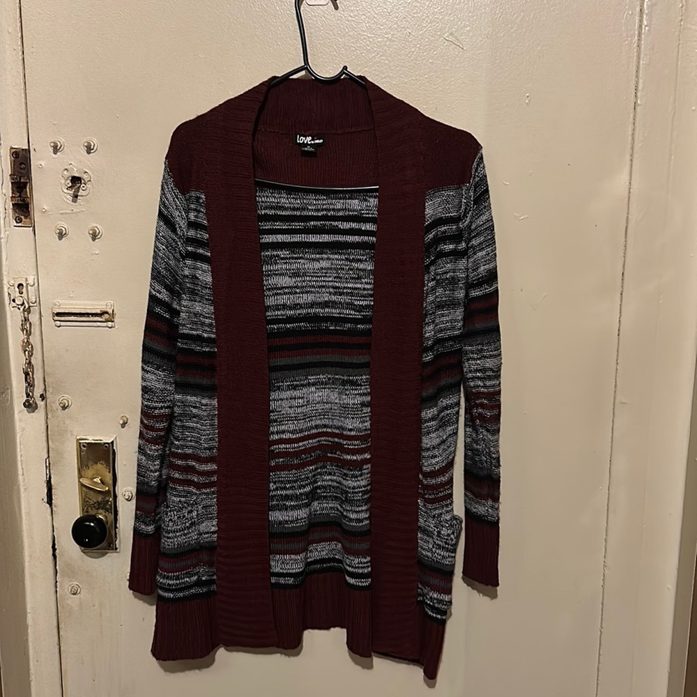 WOMENS CARDIGAN VEST IN BURGUNDY/GREY SIZE MEDIUM (GREAT CONDITION)